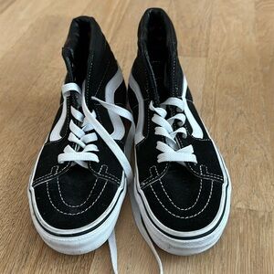 Vans shoes sz 6.5 black and white super clean almost like new